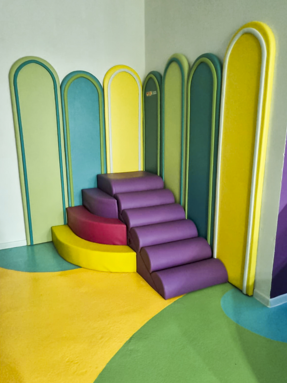 Elementos infantiles para juego y estimulación sensorial en Casa Hogar del DIF Estatal de Durango.