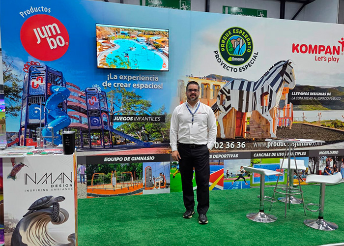 Visitantes recorriendo el stand de Productos Jumbo durante Congreso Parques 2026.
